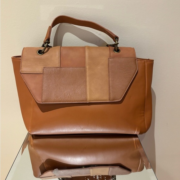Universal Thread Tan and Brown Shoulder Bags with Contemporary Design - Picture 2 of 6